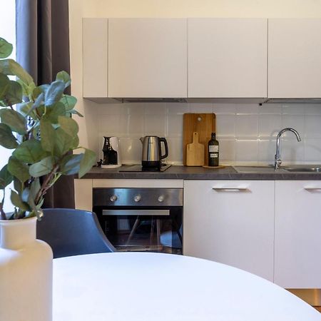 Amazing Studio In The City Center + Wifi Trieste Exterior photo
