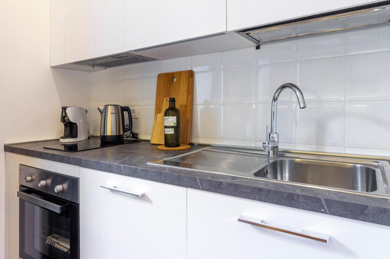 Amazing Studio In The City Center + Wifi Trieste Exterior photo