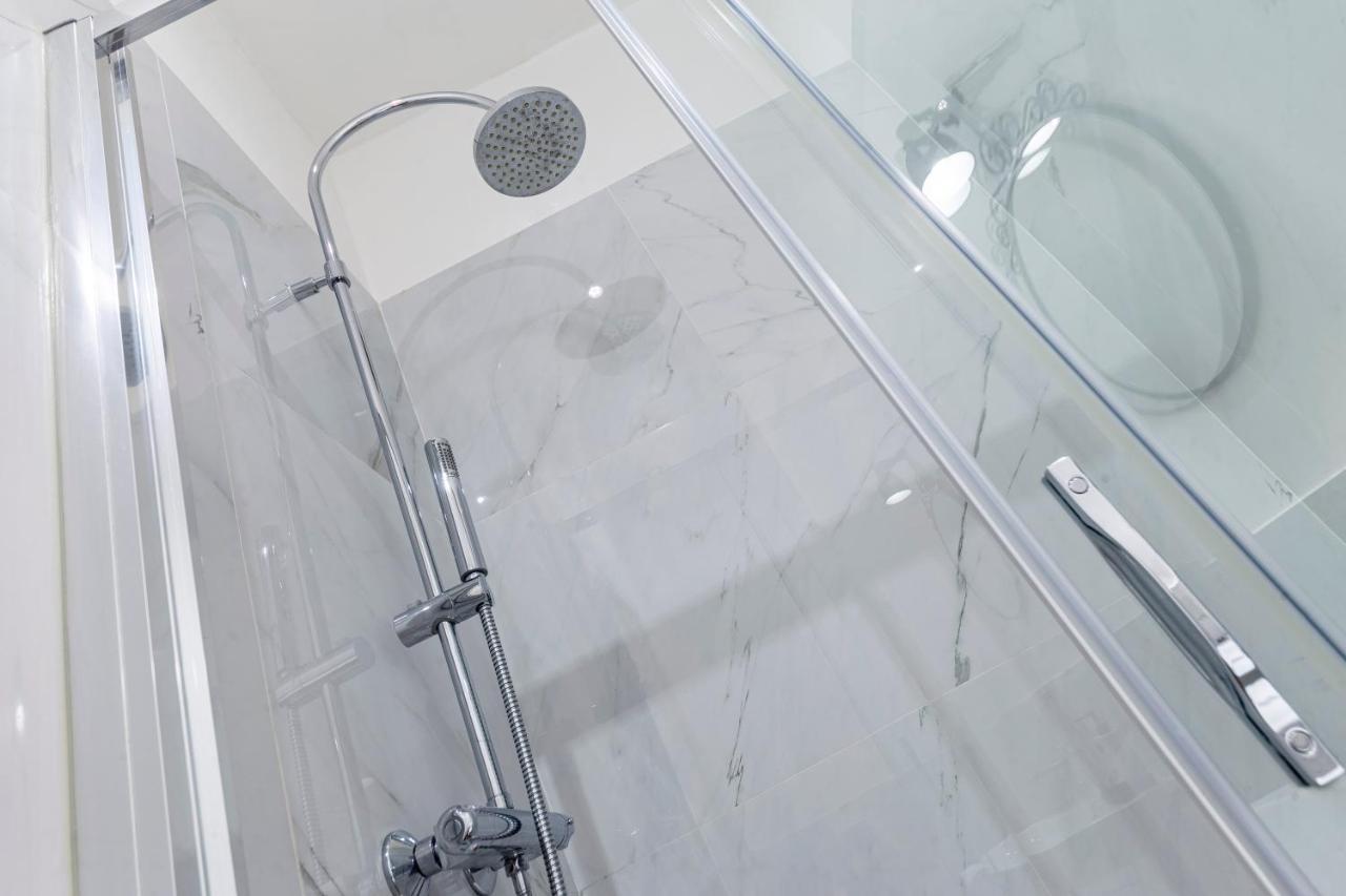 Amazing Studio In The City Center + Wifi Trieste Exterior photo